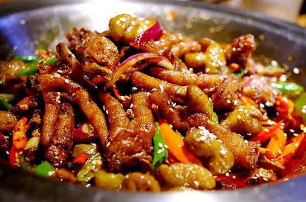 成都正宗的干锅技术培训学校哪里有?学习费用多少钱呢？